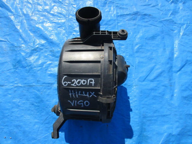 Used Toyota  AIR CLEANER HOUSING